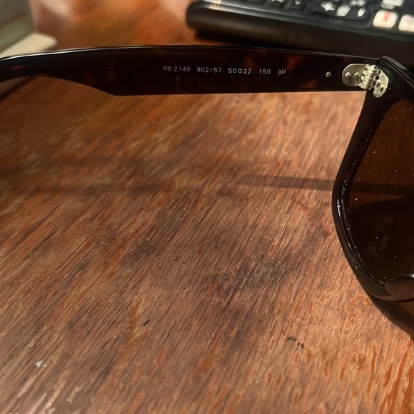 RayBan Wayfarer Sunglasses - Vintage Sunglasses - RayBan Eyewear - Glasses - Picture 5 of 6